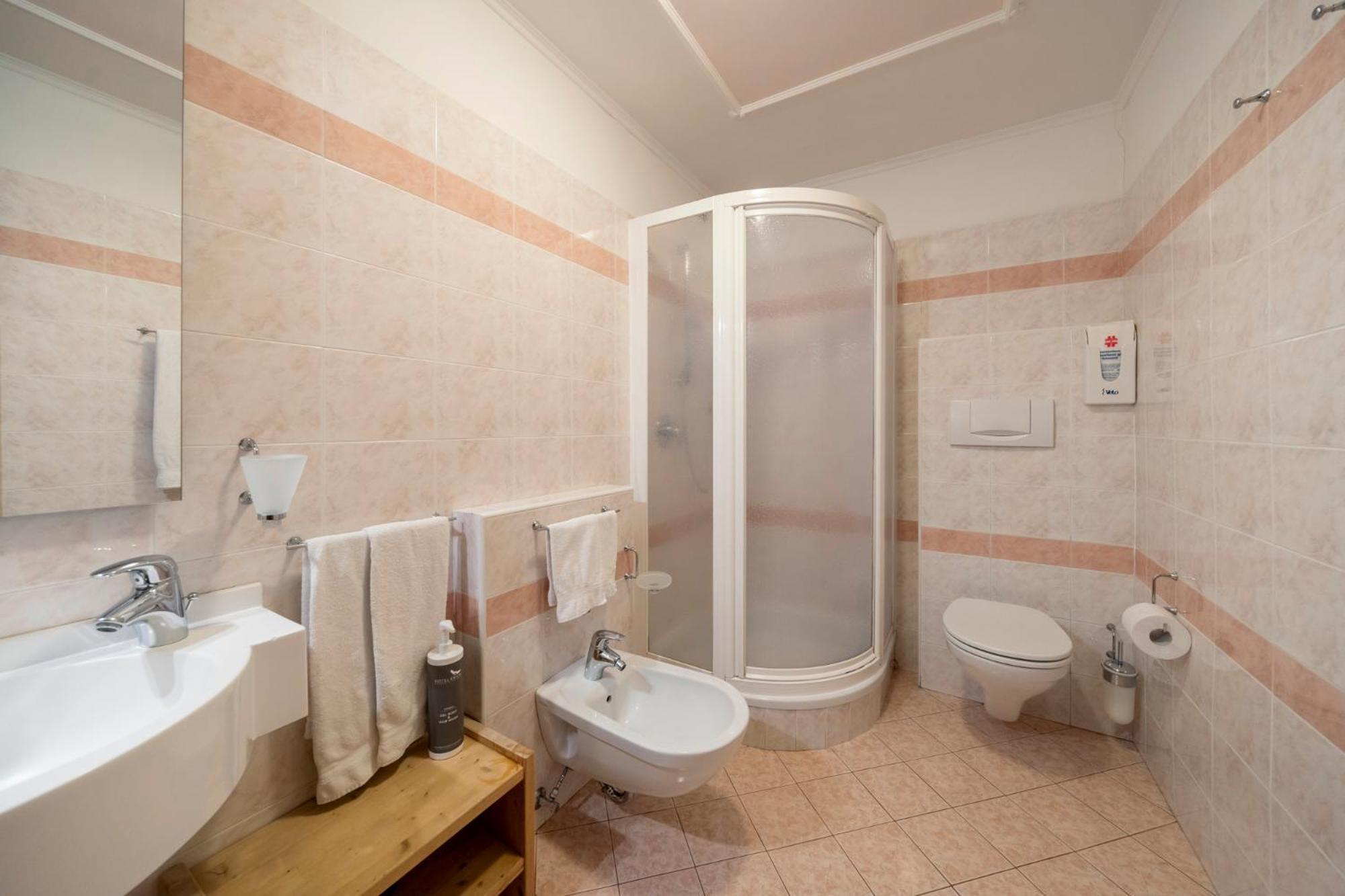 Hotel Erica Тезеро Экстерьер фото