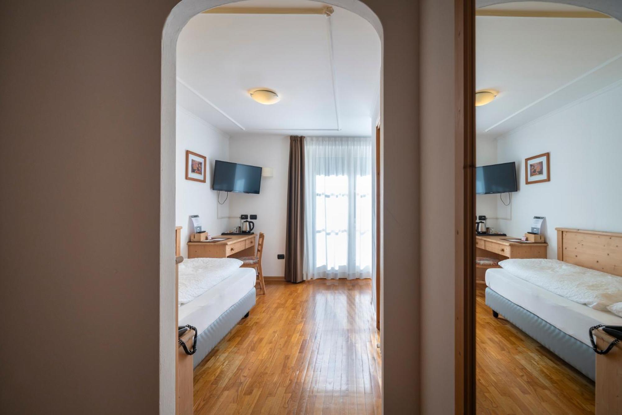 Hotel Erica Тезеро Экстерьер фото