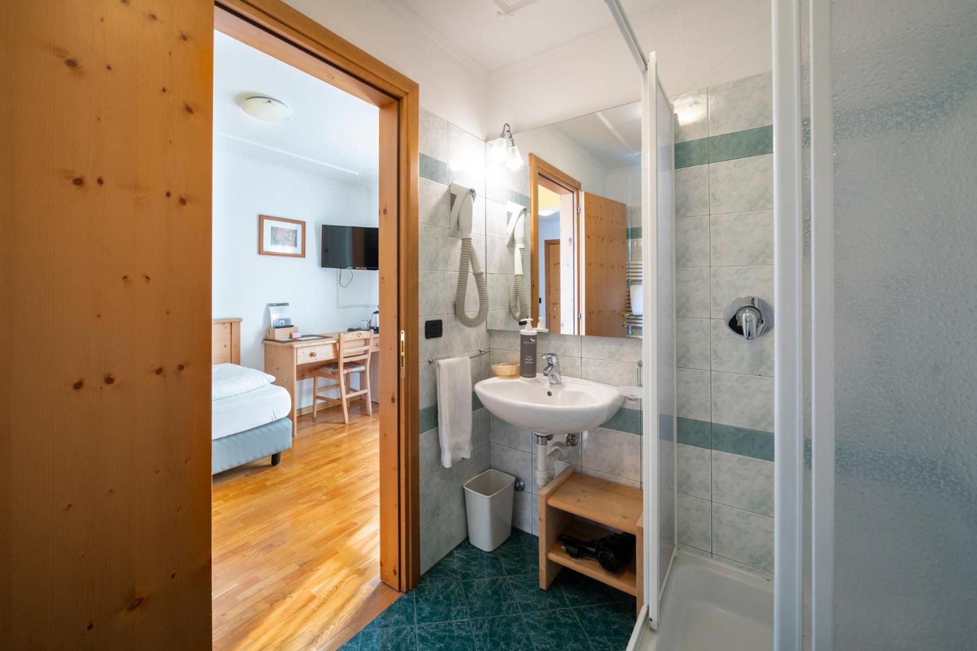 Hotel Erica Тезеро Экстерьер фото